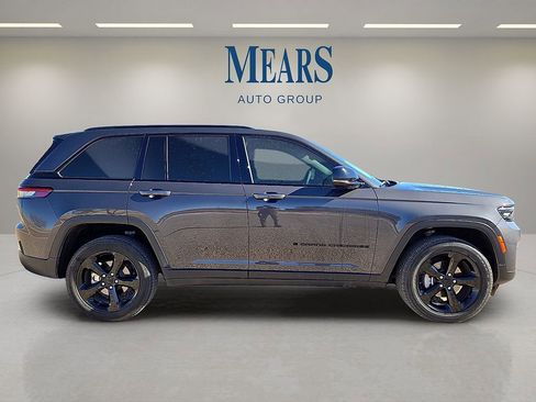 Used 2023 Jeep Grand Cherokee Altitude image 6