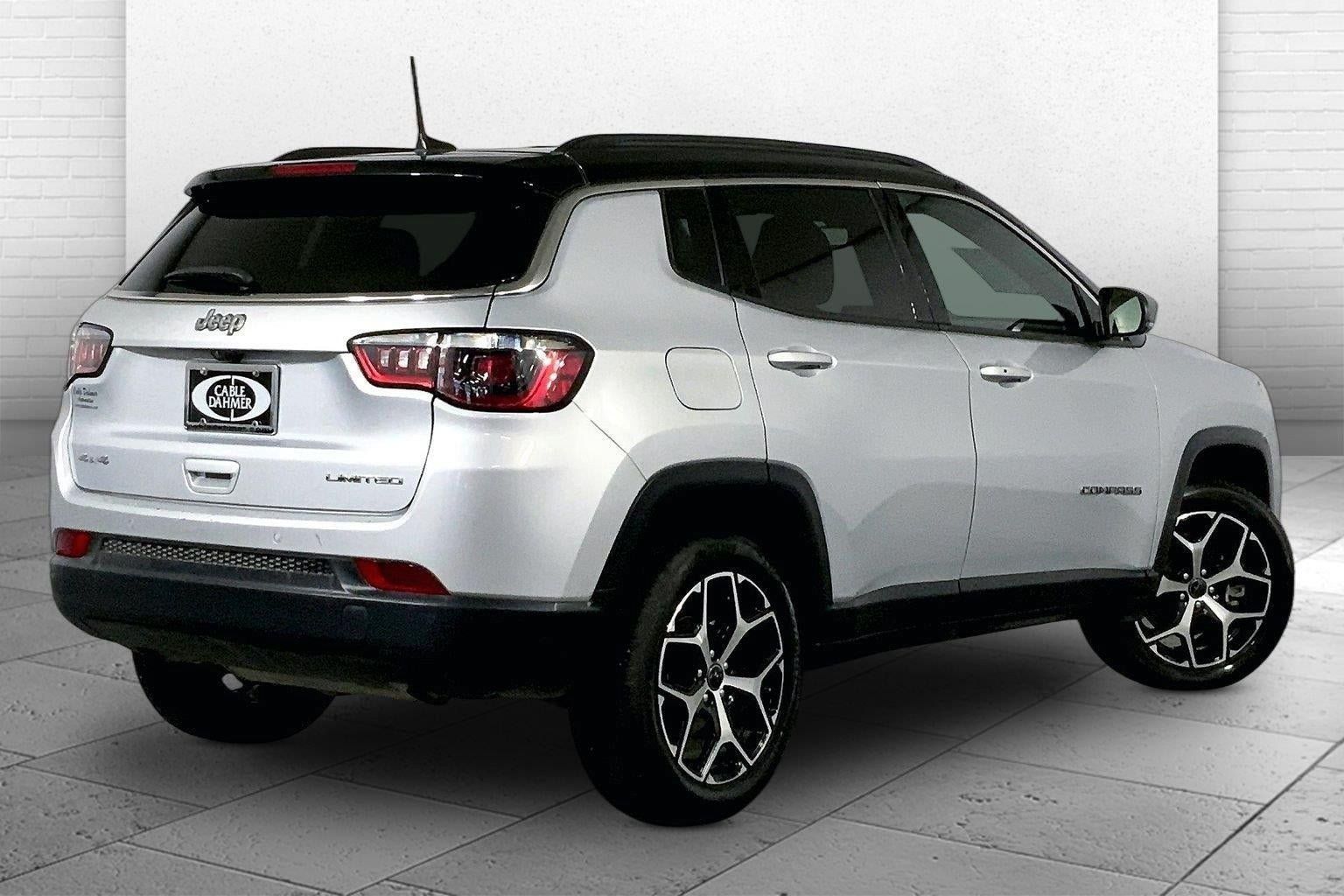 Used 2025 Jeep Compass Limited AWD/4WD image 13