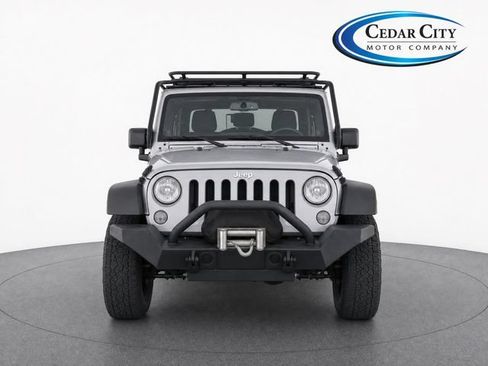 Used 2015 Jeep Wrangler Unlimited Rubicon w/ Connectivity Group AWD/4WD image 5