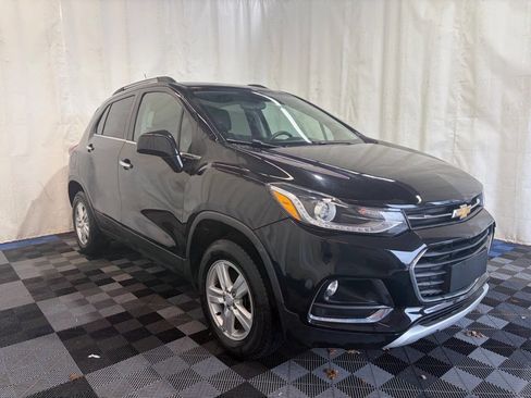 Used 2020 Chevrolet Trax LT w/ LT Convenience Package image 3