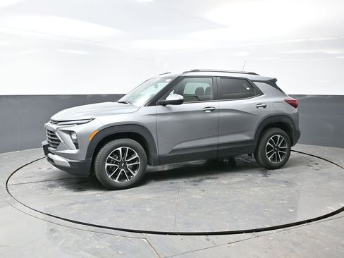 Used 2025 Chevrolet TrailBlazer LT w/ Driver Confidence Package image 10