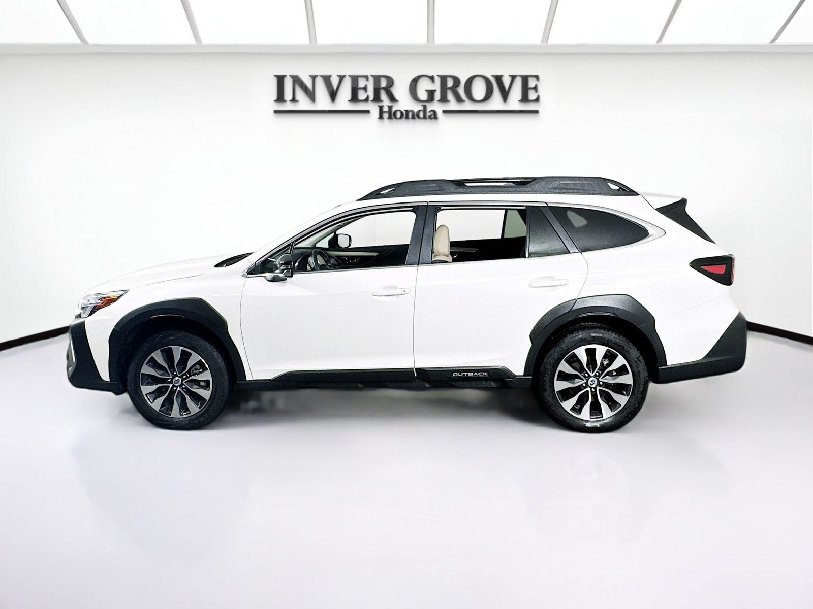 Used 2025 Subaru Outback Limited w/ Tech Package 3 AWD/4WD image 6