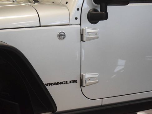 Used 2011 Jeep Wrangler Rubicon w/ Trailer Tow Group AWD/4WD image 19