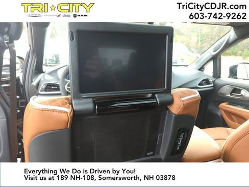 New 2026 Chrysler Pacifica Pinnacle image 29