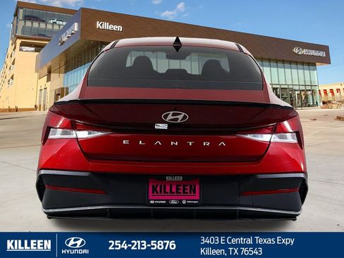 Used 2025 Hyundai Elantra Sport image 8