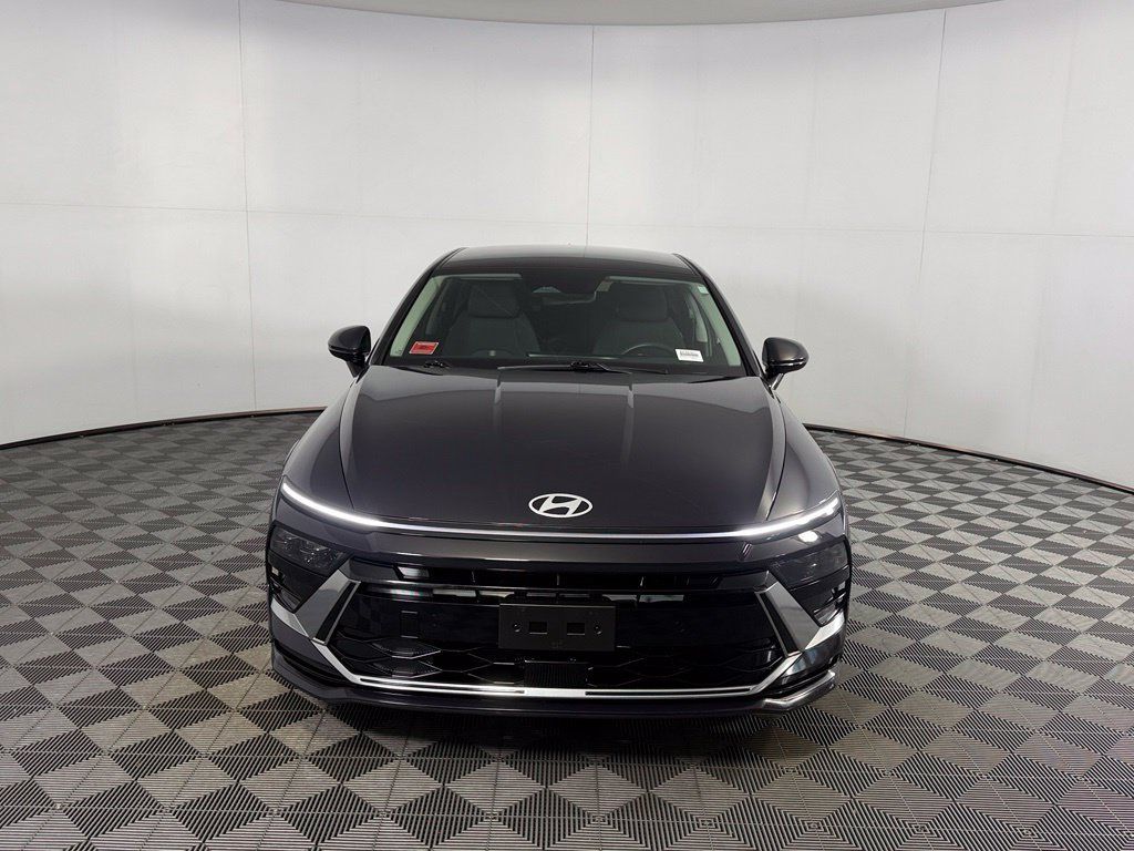Used 2025 Hyundai Sonata SEL FWD image 2