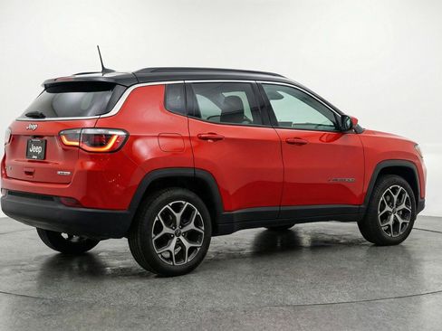 Used 2025 Jeep Compass Limited AWD/4WD image 9