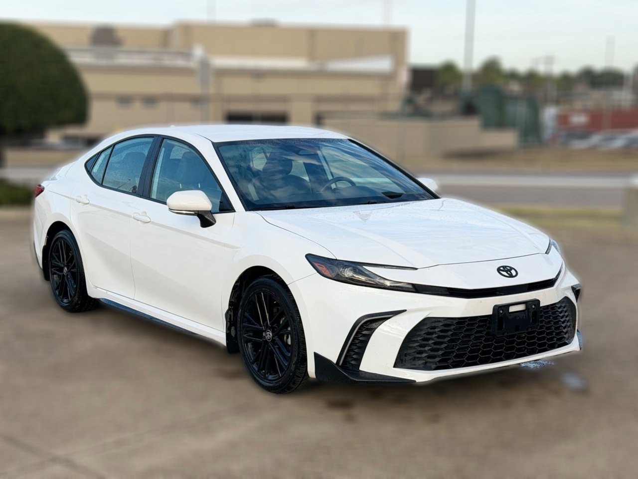 Used 2025 Toyota Camry SE w/ Convenience Package FWD image 4
