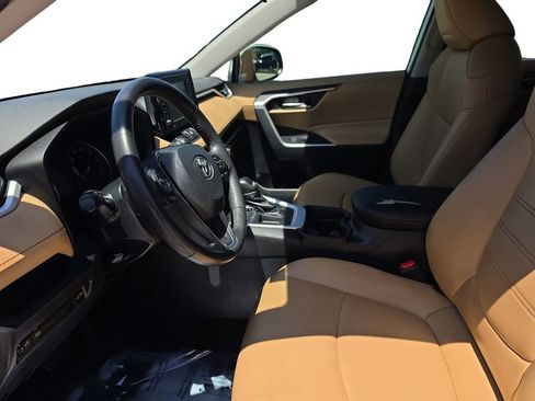 Used 2020 Toyota RAV4 XLE Premium FWD image 9