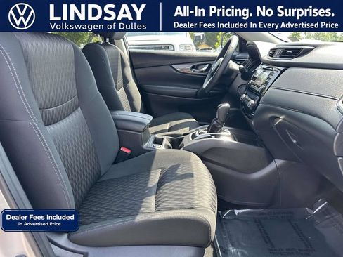Used 2017 Nissan Rogue SV AWD/4WD image 12