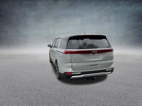 Used 2024 Kia Carnival EX FWD image 18