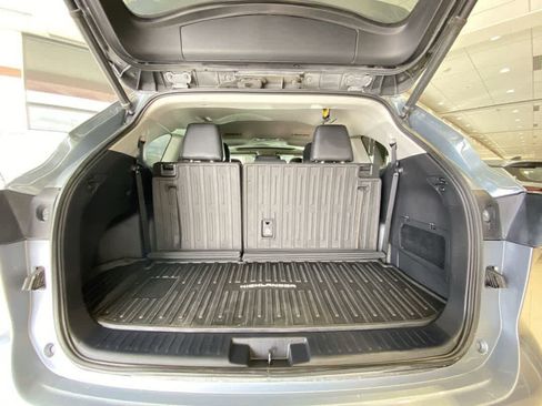 Used 2020 Toyota Highlander XLE image 28