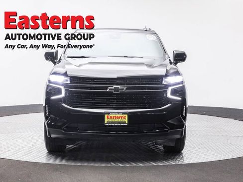Used 2024 Chevrolet Suburban RST RWD image 2