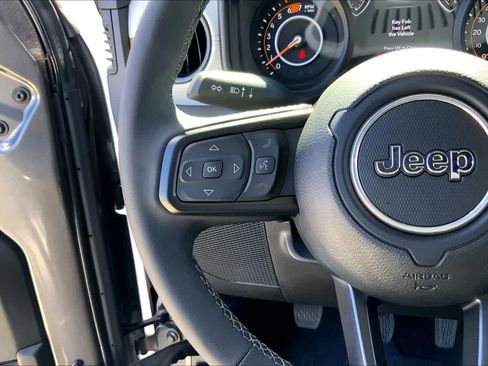 Used 2025 Jeep Wrangler Sport AWD/4WD image 24