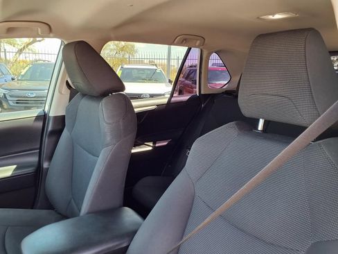 Used 2020 Toyota RAV4 LE AWD/4WD image 25