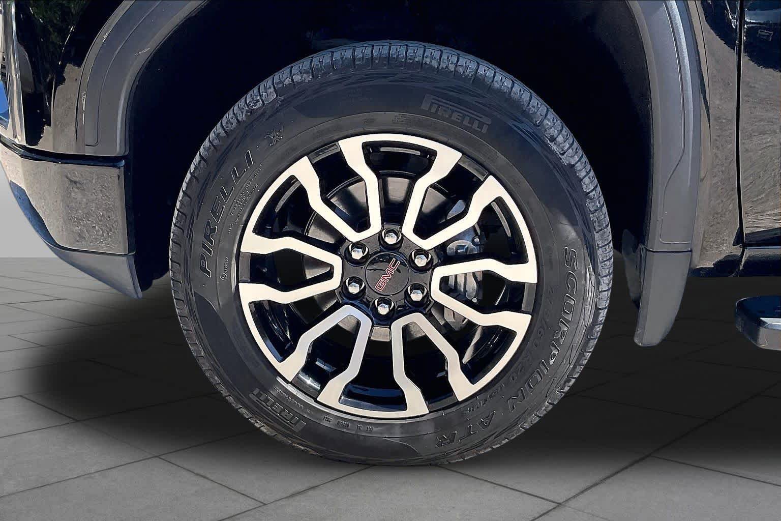 Used 2020 GMC Sierra 1500 AT4 w/ AT4 Premium Package AWD/4WD image 11