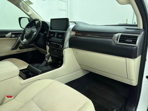 Used 2023 Lexus GX 460 Premium w/ Accessory Package AWD/4WD image 29