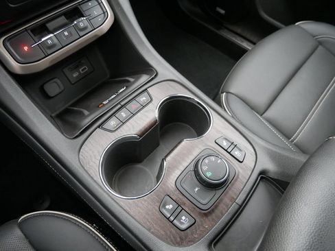 Used 2023 GMC Acadia Denali w/ Denali Ultimate Package AWD/4WD image 22