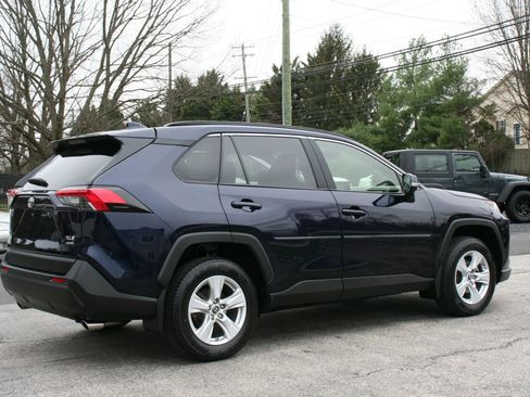 Used 2019 Toyota RAV4 XLE w/ Convenience Package image 6