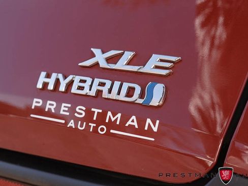 Used 2022 Toyota Sienna XLE image 5