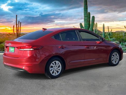 Used 2017 Hyundai Elantra SE image 3