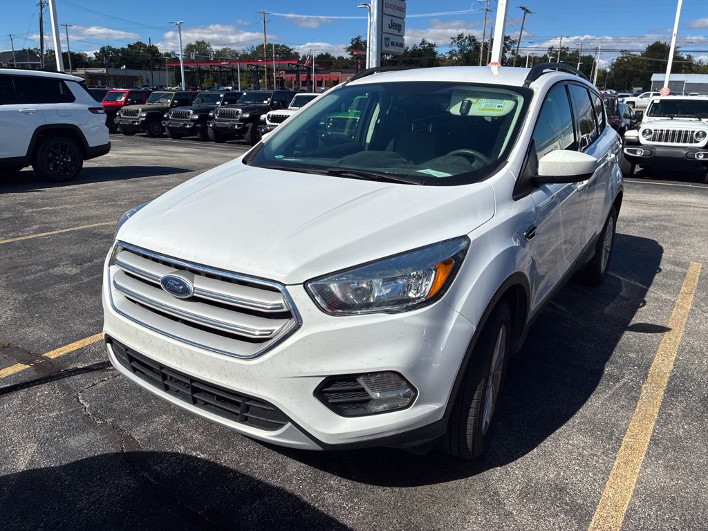 Used 2018 Ford Escape SE w/ SE Sync 3 Package AWD/4WD image 2