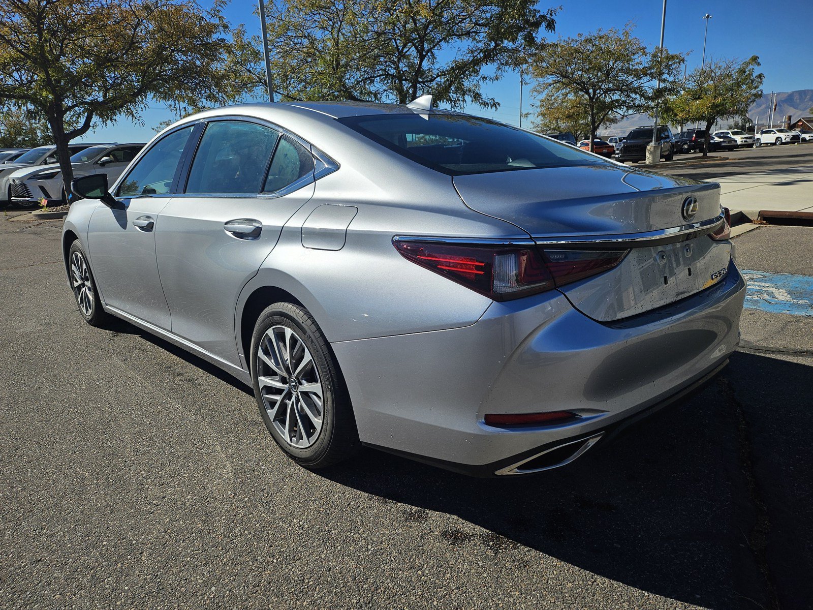 Used 2024 Lexus ES 350 w/ Accessory Package (Z1) FWD image 8