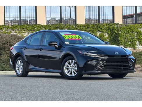 Used 2025 Toyota Camry LE FWD image 2