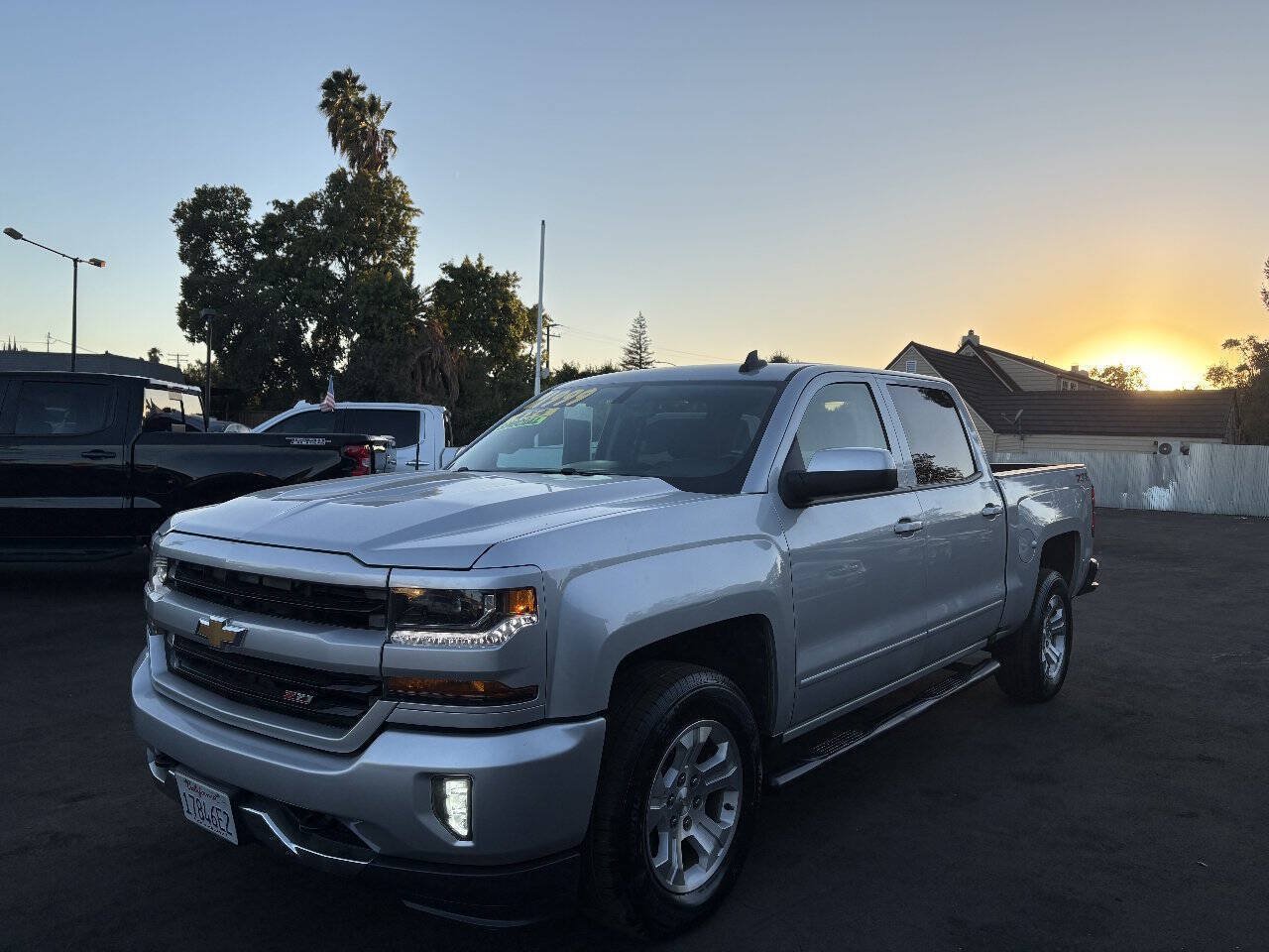Used 2017 Chevrolet Silverado 1500 LT w/ All Star Edition AWD/4WD image 4