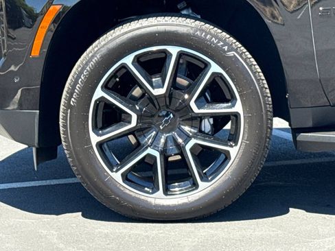 Used 2026 Chevrolet Suburban RST RWD image 14