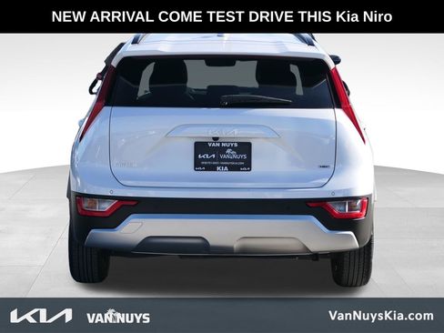 Used 2023 Kia Niro EX image 5