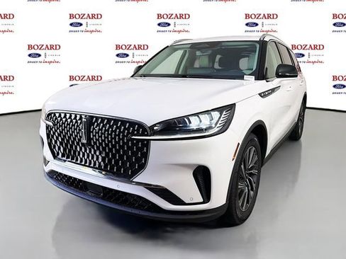 New 2026 Lincoln Aviator 2WD image 3