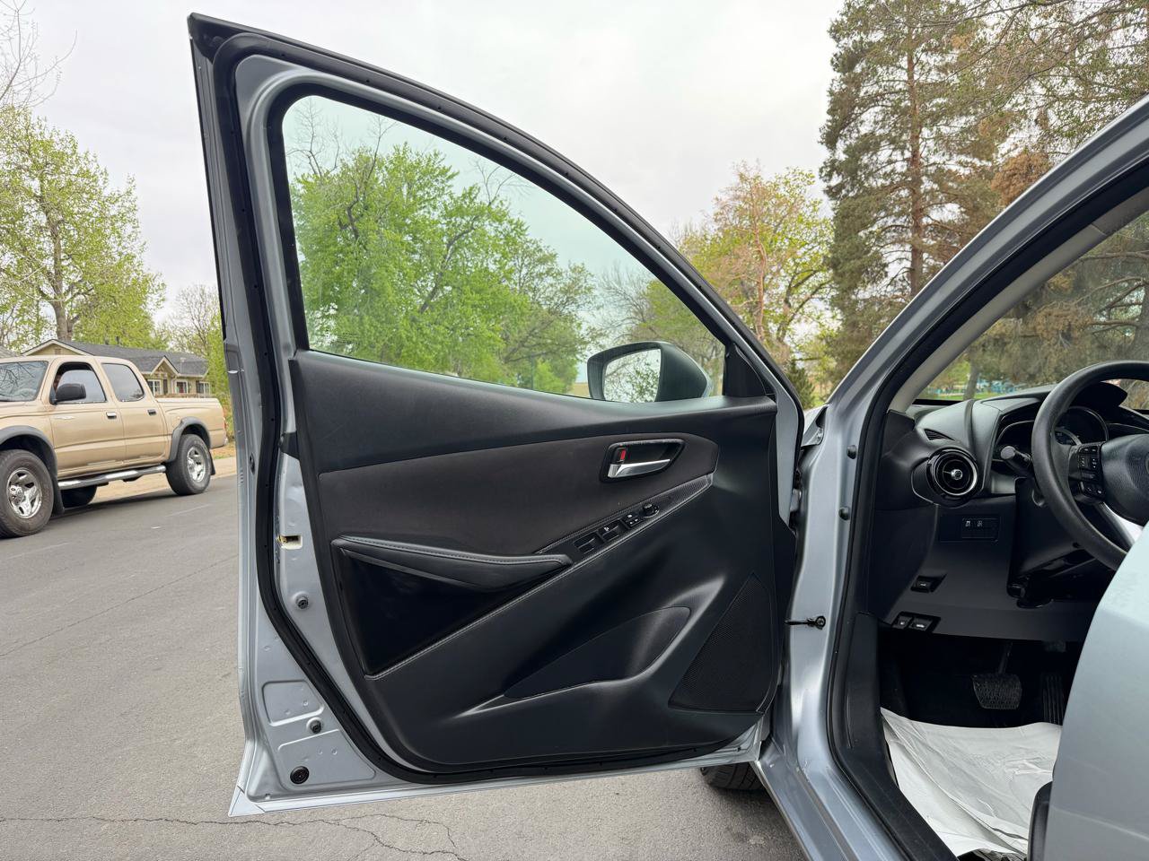 Used 2017 Toyota Yaris iA FWD image 10