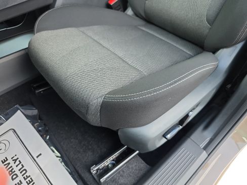 Used 2025 Nissan Rogue SV FWD image 24