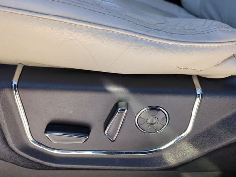 Used 2018 Ford Expedition Platinum image 17