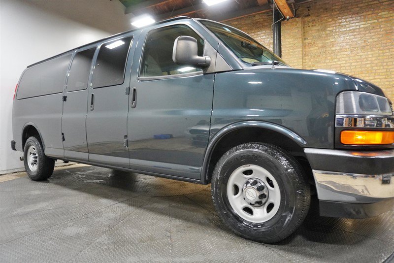 Used 2017 Chevrolet Express 3500 LT w/ LT Preferred Equipment Group RWD image 8