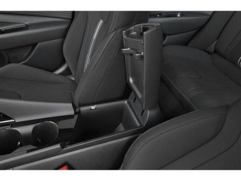 Used 2025 Hyundai Elantra SEL image 16