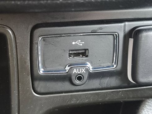 Used 2021 Jeep Renegade Latitude w/ Luxury Group I image 5