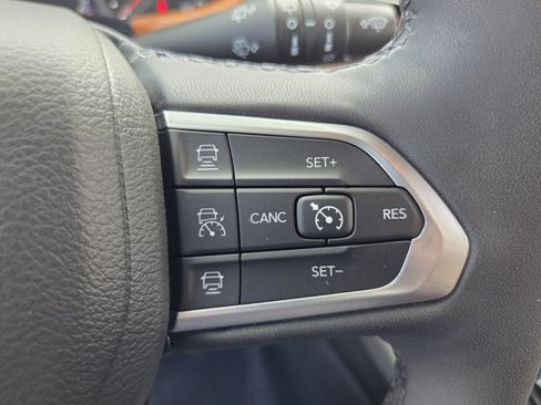 Used 2025 Jeep Compass Limited AWD/4WD image 22