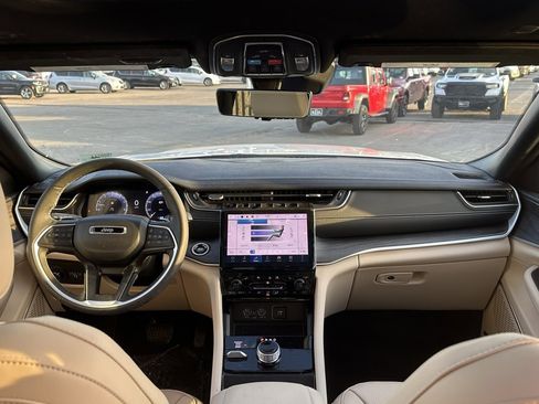 Used 2024 Jeep Grand Cherokee L Limited w/ Luxury Tech Group II image 20