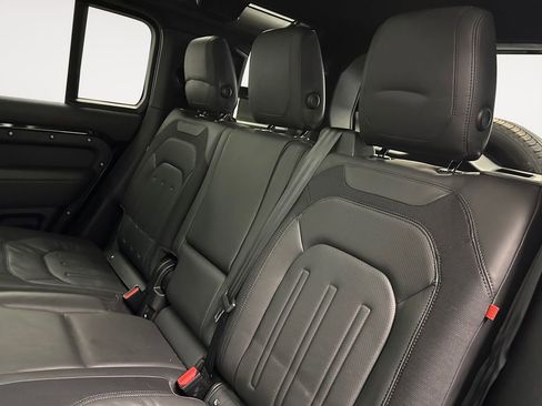 Used 2021 Land Rover Defender 110 X-Dynamic HSE AWD/4WD image 13