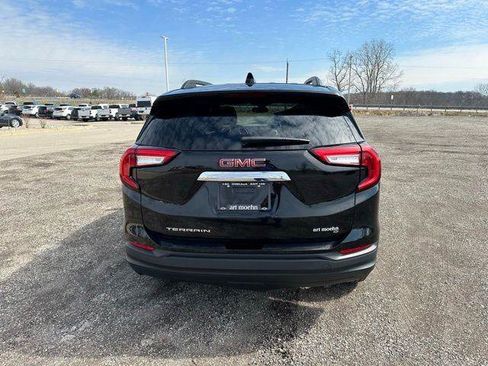 Used 2023 GMC Terrain SLE w/ Driver Convenience Package FWD image 4