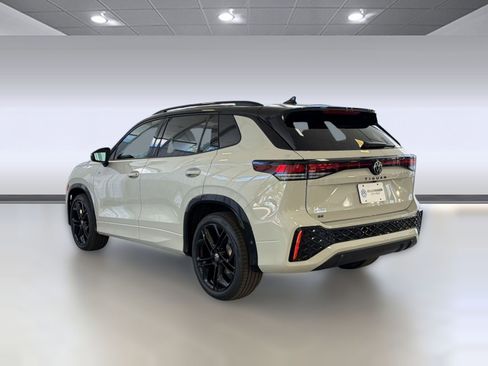 New 2026 Volkswagen Tiguan SE R-Line FWD image 3