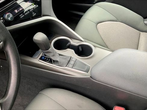 Used 2022 Toyota Camry LE image 16