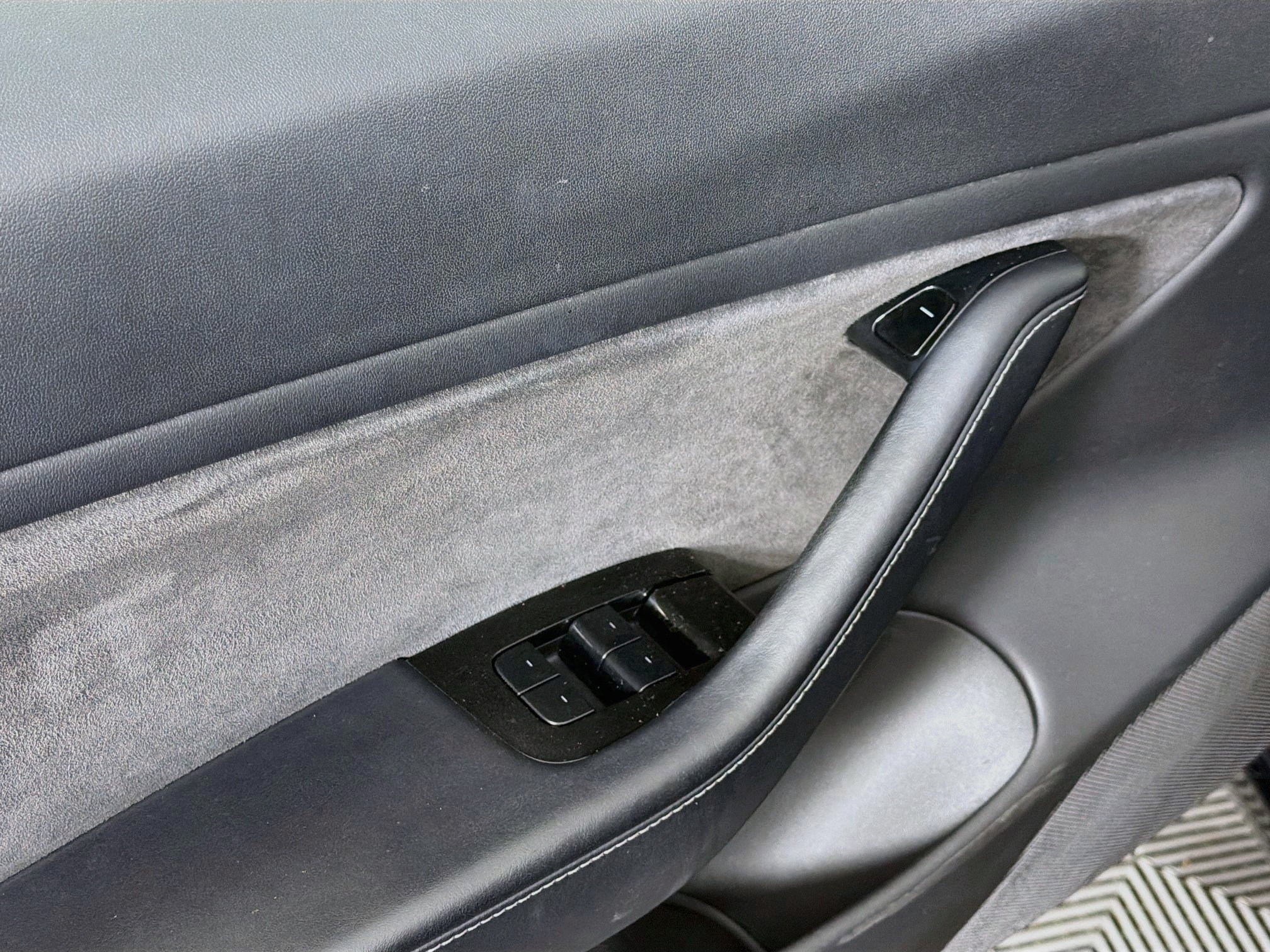Used 2018 Tesla Model 3 Long Range RWD image 15