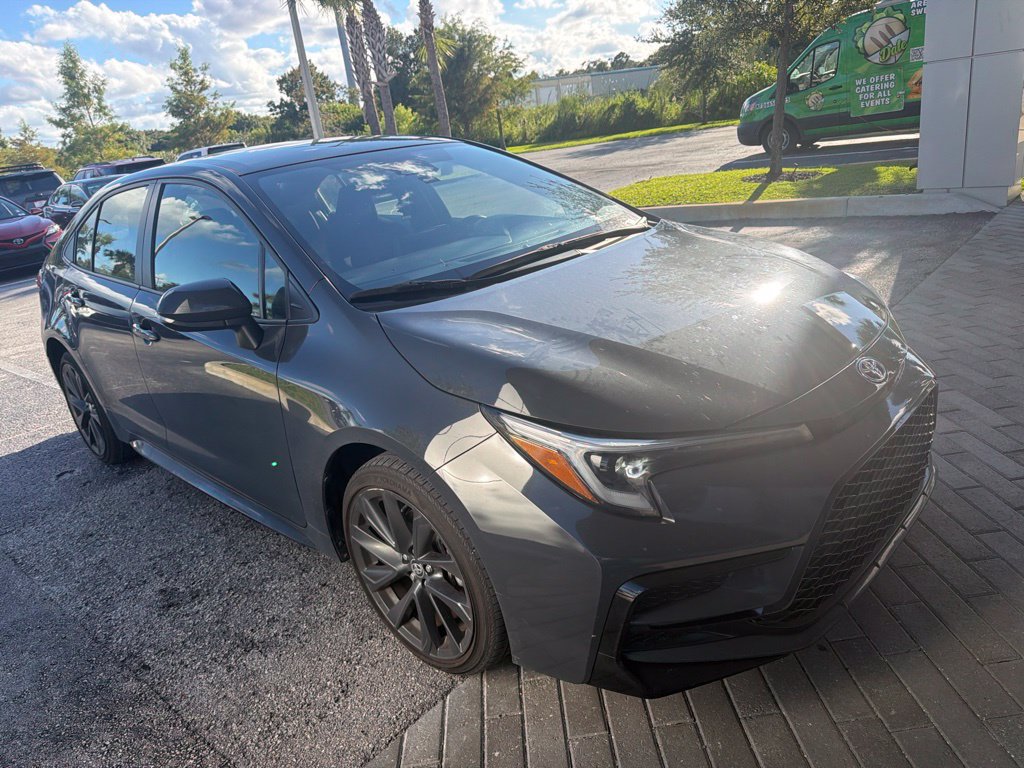 Used 2025 Toyota Corolla SE FWD image 2