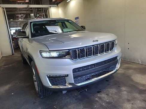 Used 2021 Jeep Grand Cherokee L Limited AWD/4WD image 2