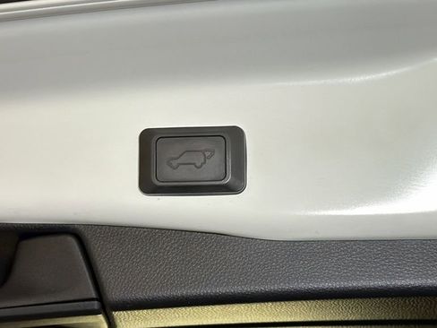 Used 2019 Toyota RAV4 XLE image 15