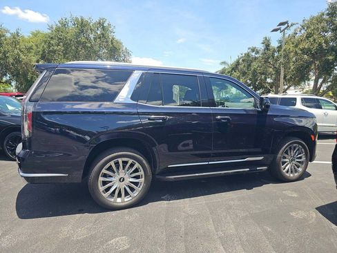 Used 2022 Cadillac Escalade Premium Luxury AWD/4WD image 9