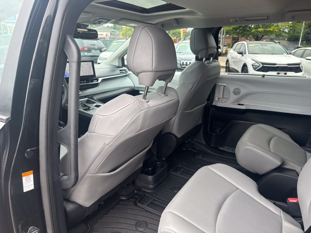 Used 2026 Toyota Sienna XLE AWD/4WD image 37